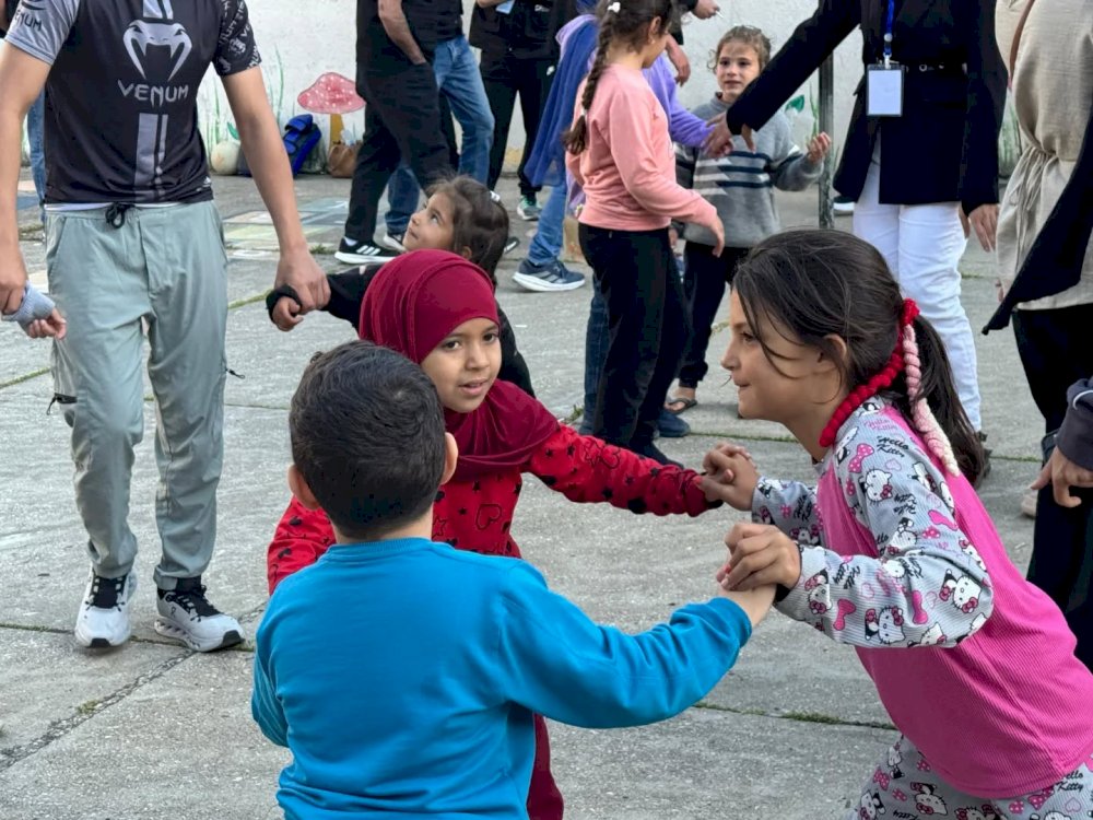 **The Sports Affairs Committee at Sidon Municipality continues a series of recreational and sports activities for displaced children in shelters.**