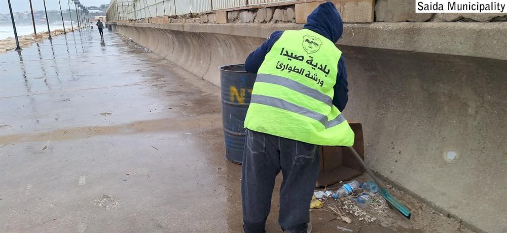 Sidon Municipality Removes Storm Damage at Rafik Hariri Sports City and Relocates Public Benches as a .Precautionary Measure