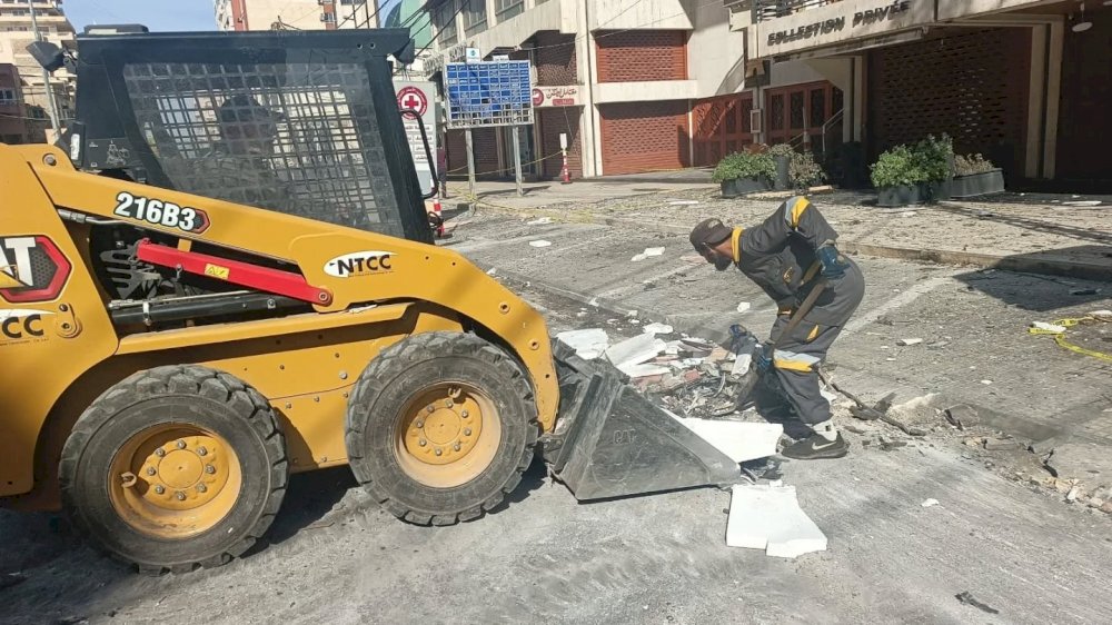 Following directives from the Municipality of Sidon, NTCC has begun work to remove rubble and shattered glass resulting from the recent Israeli aggression.